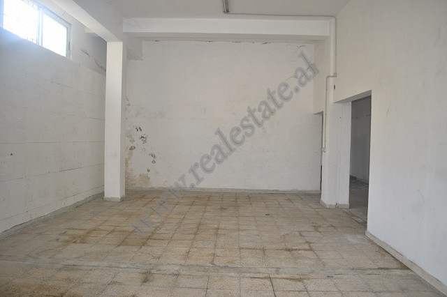 Warehouse for rent on Siri Kodra street, in Tirana.
The warehouse it is positioned on the 1st floor